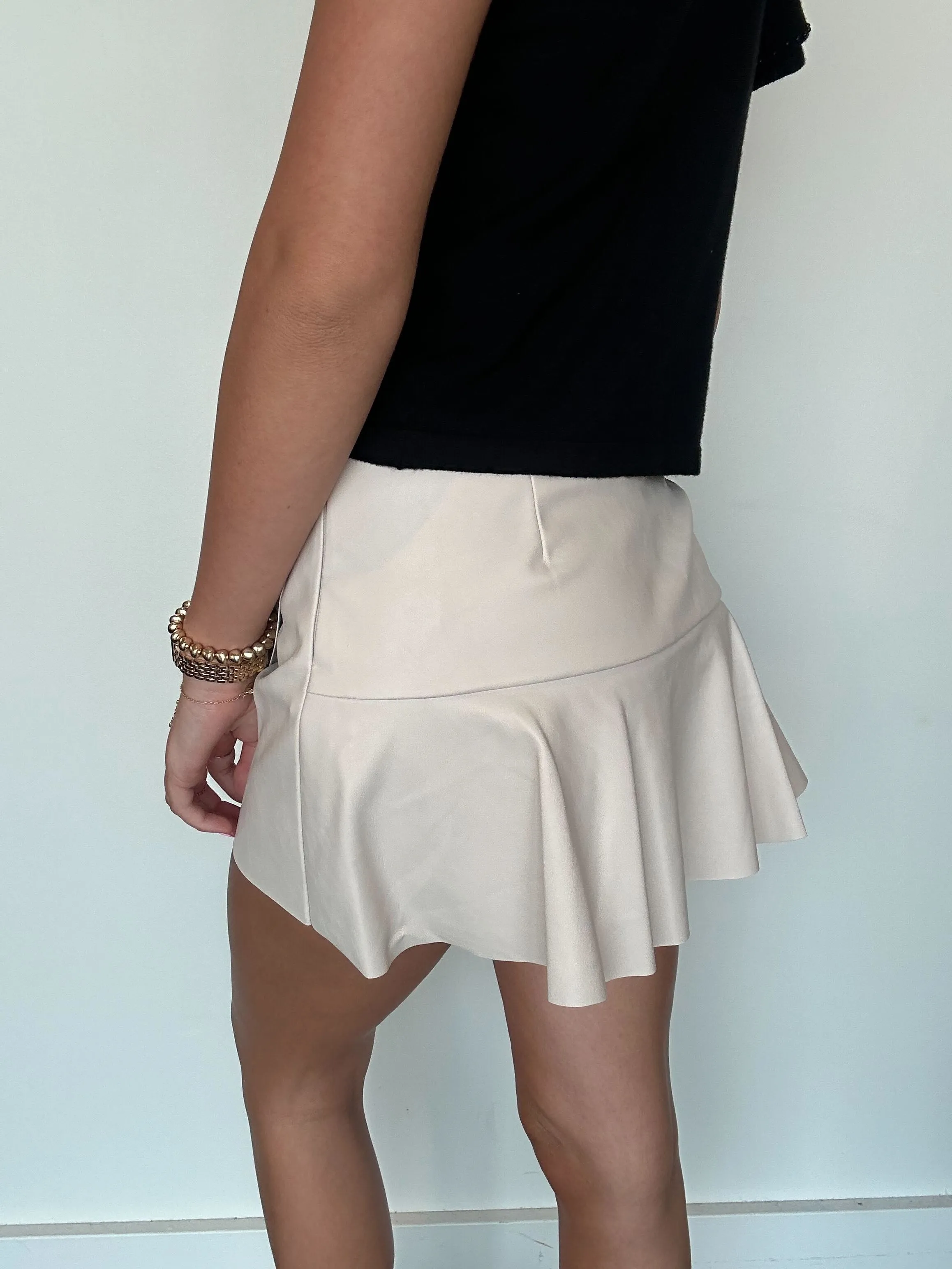 Hot to Go Mini Skort - Cream