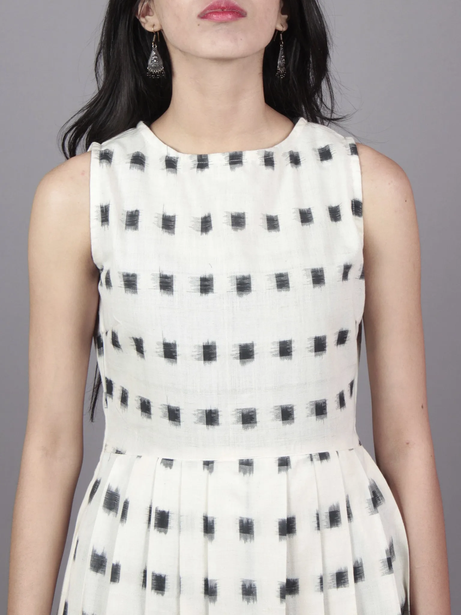 Ivory Black Long Sleeveless Handwoven Double Ikat Dress With Knife Pleats & Side Pockets - D3266104