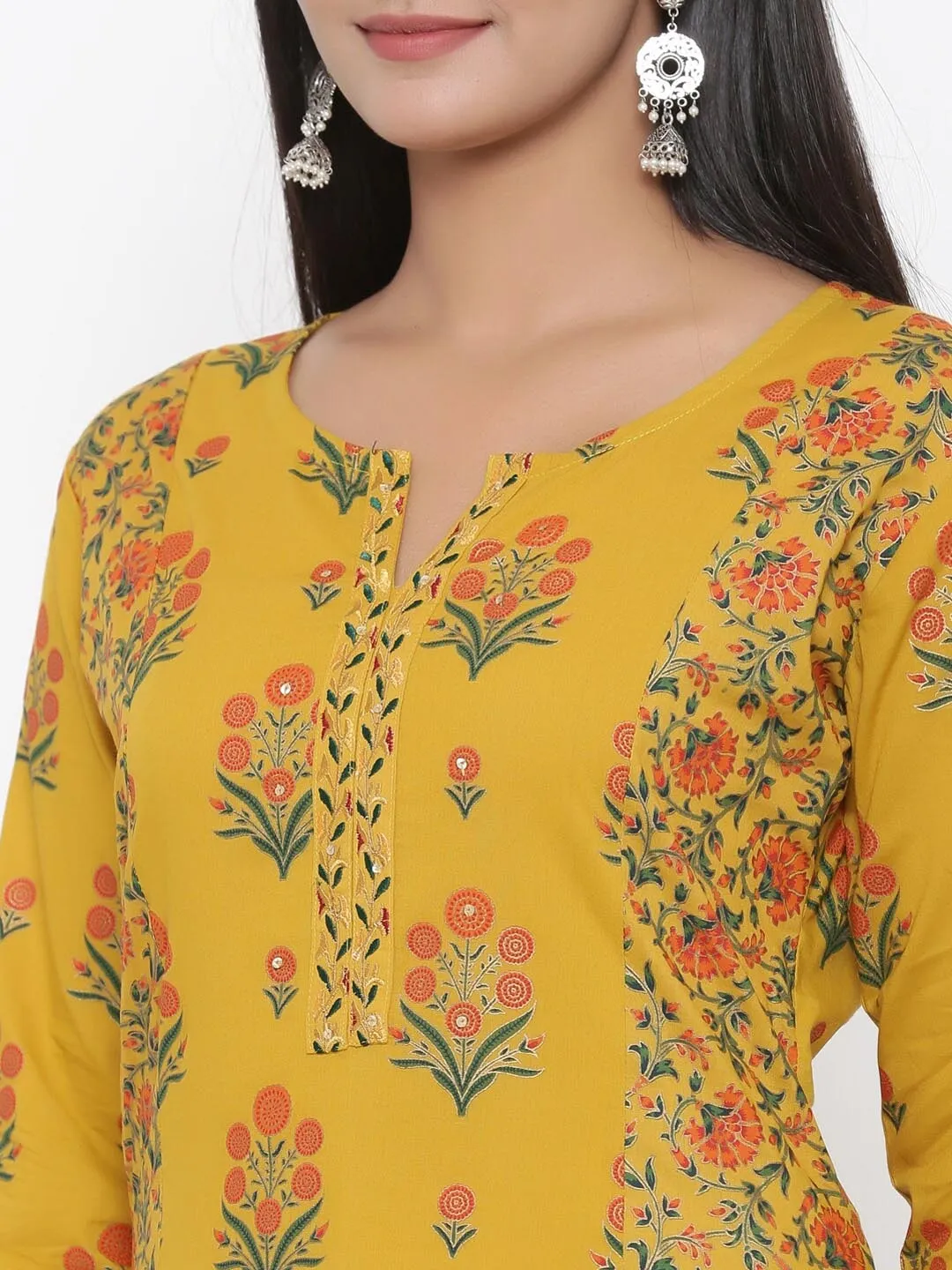 Women Mustard Printed Kurta Set